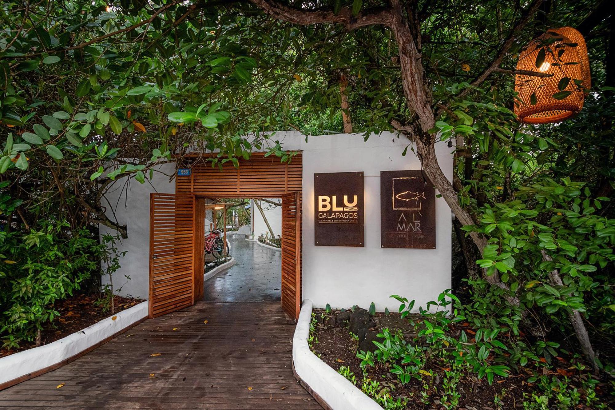 Blu Galapagos Sustainable Waterfront Lodge Puerto Ayora  Kültér fotó